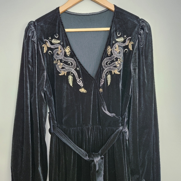 Black Velvet Embroidered Dress - Picture 4 of 7